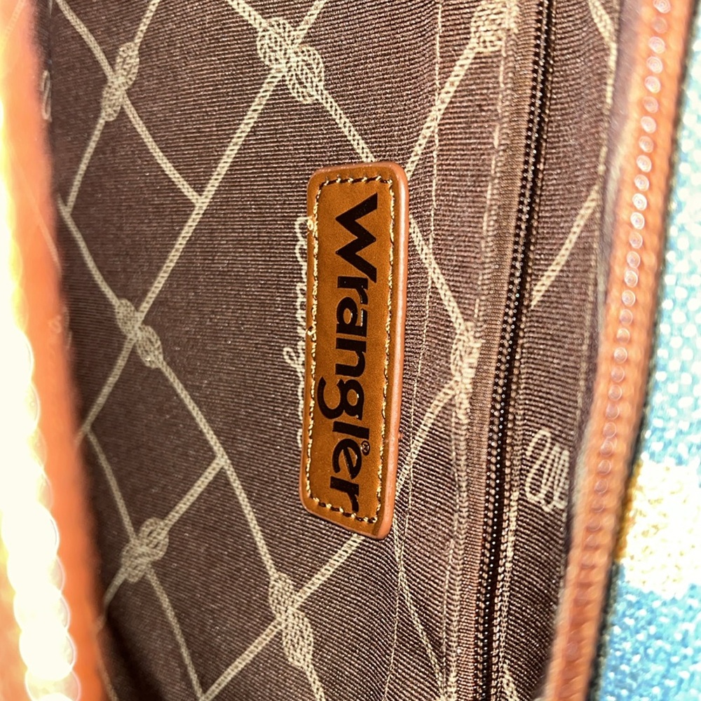 Wrangler Boho Aztec Handbag - Picture 9 of 9